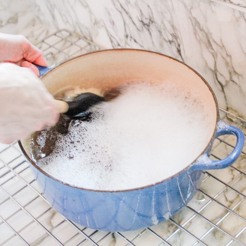 scrubbing le creuset dutch oven